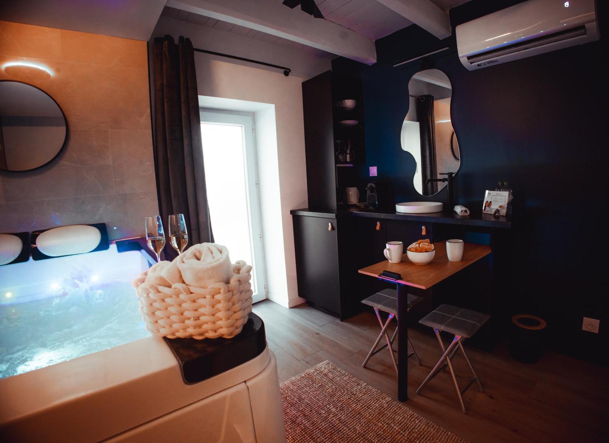 French Klss - Love Room By Prim0 C0Nciergerie Clermont-Ferrand Exterior photo