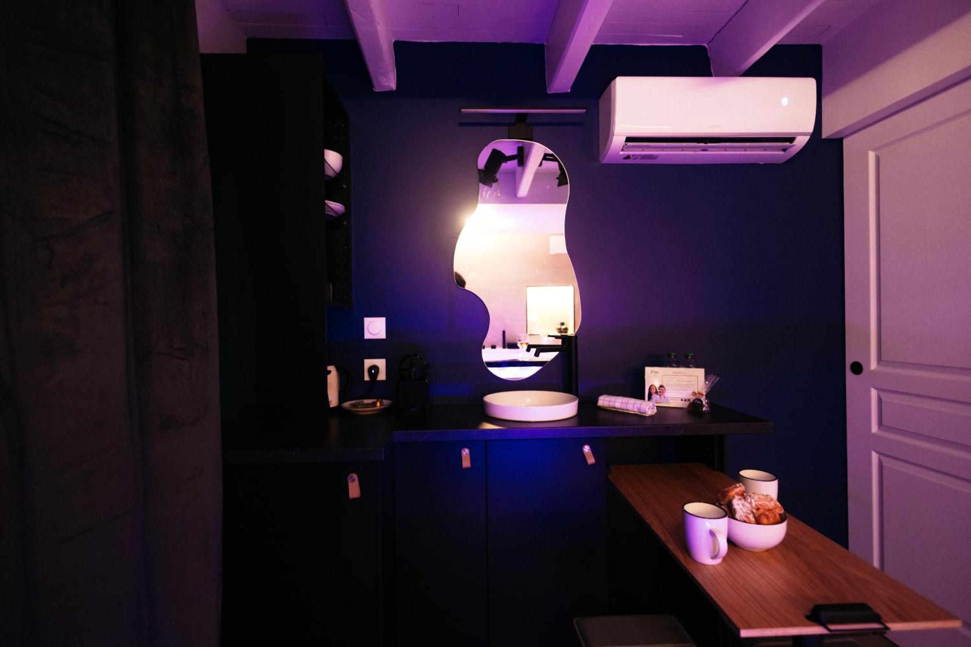 French Klss - Love Room By Prim0 C0Nciergerie Clermont-Ferrand Exterior photo